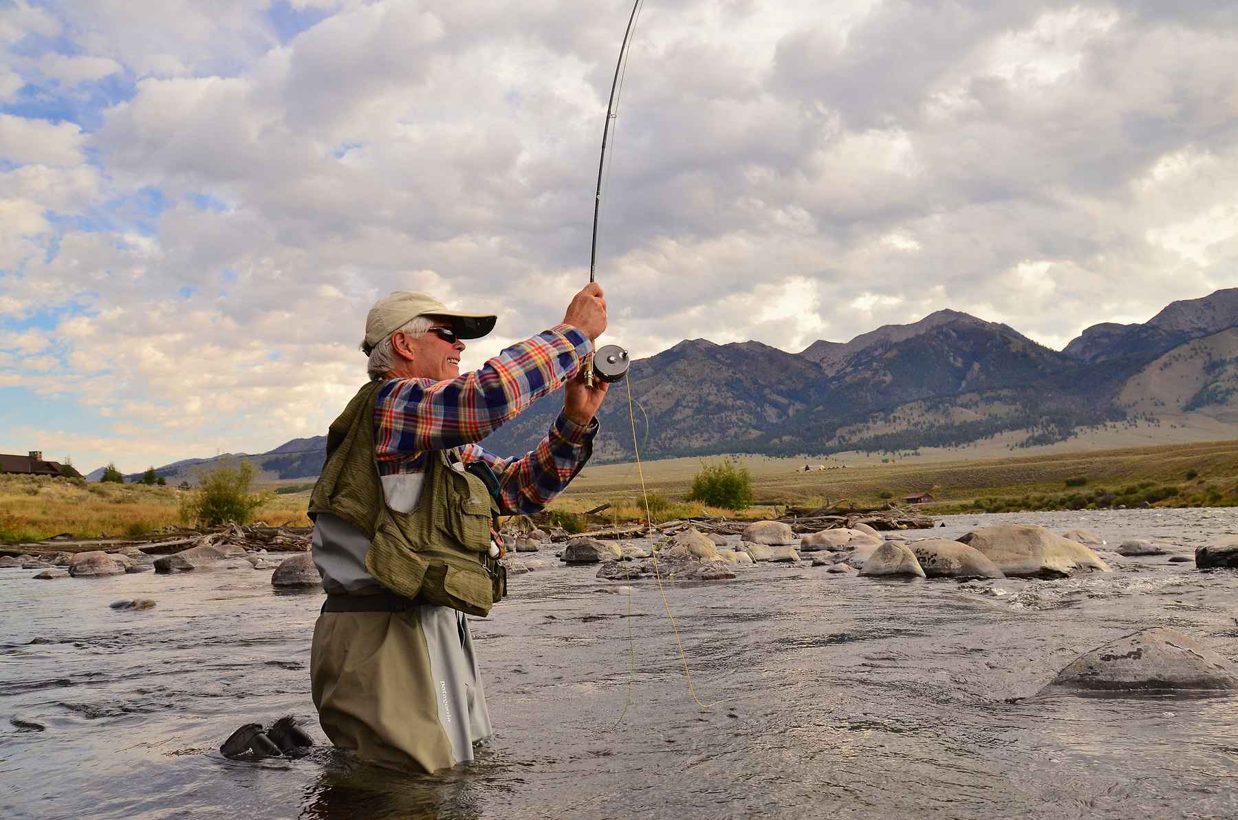 3 Peaks Fisher Sweatshirt - Fly Fishing Wyoming, fly fishing
