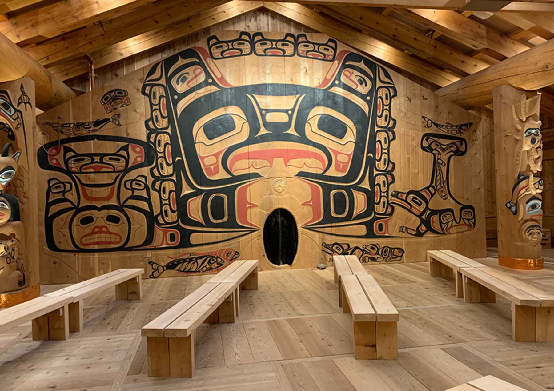 interior of Xunaa Shuka Hit