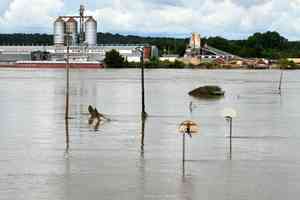 June 14, 2019. High levels on the Arkansas River flood the nearby banks in downtown Dardanelle, Arkansas (photo: Jocelyn Augustino/FEMA). dardanelle 2019 arkansas river floods