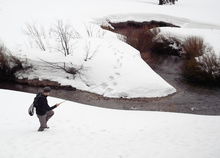 Winter small stream tenkara fishing (photo: Daniel Galhardo).